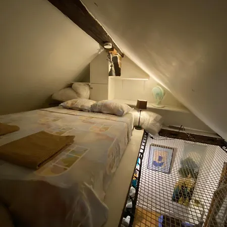 Charming Studio Between Le Louvre And Le Marais *