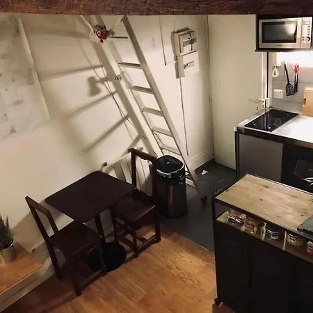 Charming Studio Between Le Louvre And Le Marais Apartment