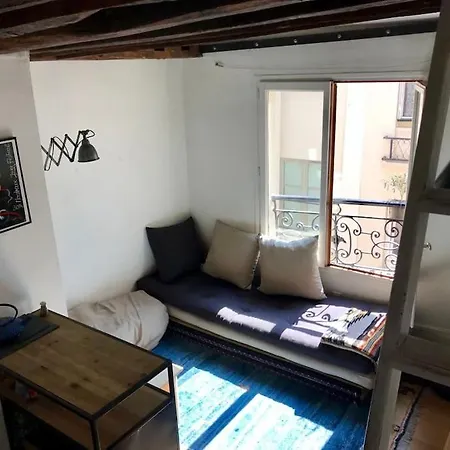 Charming Studio Between Le Louvre And Le Marais Apartment Paris